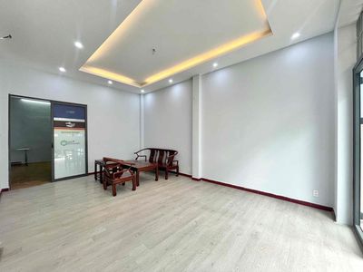 Rent a truckhouse 348/Cộng Hoà at T3
