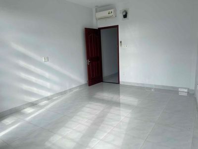 Nice clean room - water sack, internet - utility center