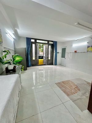 The underground building. The 20-room business combination.