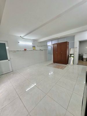 The underground building. The 20-room business combination.