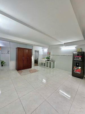 The underground building. The 20-room business combination.