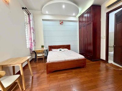 Rent a comfortable room, park and University.