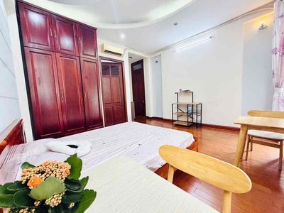 Rent a comfortable room, park and University.