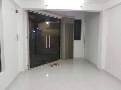 Renting an alleyhouse, tall, 5th.