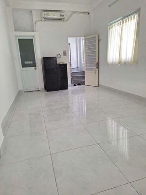 Renting an alleyhouse, tall, 5th.
