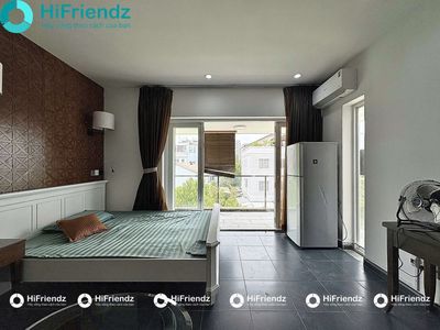 Rent a super-smooth balcony--full of fine furniture, tomorrow's life.