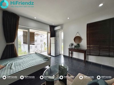 Rent a super-smooth balcony--full of fine furniture, tomorrow's life.