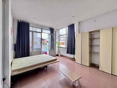 Hire Studio Balcon 25 m2 Cor. Cao Thắng District 10