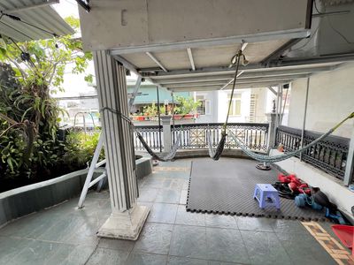 High-end dorm in a mansion near a cheaply civilized airport.