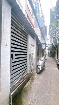 The square root house - Tôn Đản 3 bedroom 3 toilets