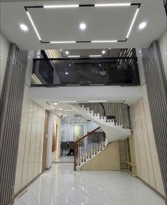 The Home Department has its own three, 5 x 18 meters, 4 bedrooms, 4 toilets, Th court.