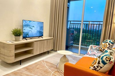 Rent a lot of apartments an block A block H rent only 9 million.