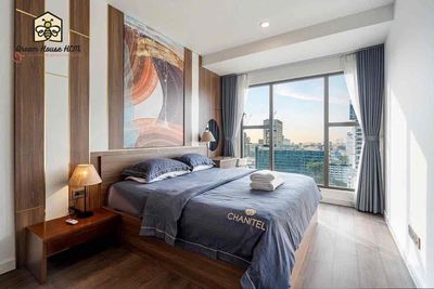 Renting Saigon Royal 2 bedrooms - 2 View toilets heading to District 1