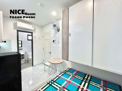 Studio for one, clean house, and a common balcony for only five million.