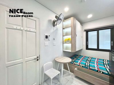 Studio for one, clean house, and a common balcony for only five million.