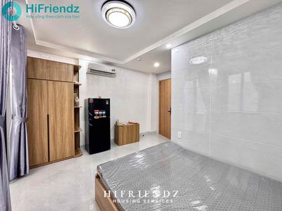 The new studio super-full of super-finished kitchen furniture - available