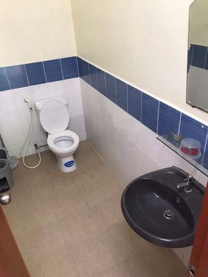 Four stories, four meters x 17 meters, four bedrooms, three toilets, 204 fronts, 4'2"