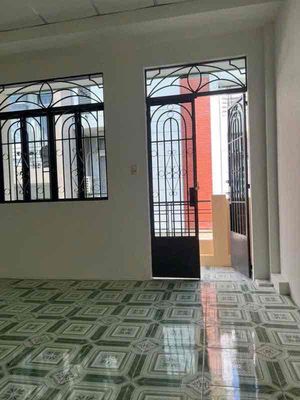 Rent the entire two-story lake, three-story chalk at the metro station.