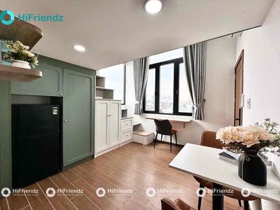 Let's rent the new Mini-Claude, 100 percent, right here, right at Mart.