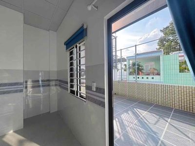 Room clear - move in Right - there's a super open balcony that's 50 meters wide