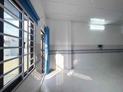 Room clear - move in Right - there's a super open balcony that's 50 meters wide