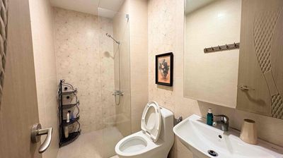 The owner rents two bedrooms 85 meters, full upper-end fireworks view