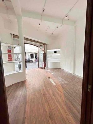 Renting an alleyhouse 491 a.m. Lê Văn Sỹ.