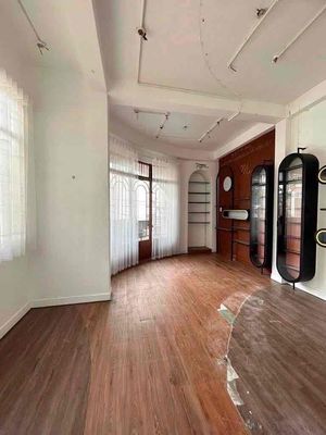 Renting an alleyhouse 491 a.m. Lê Văn Sỹ.