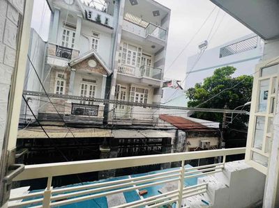 Long, quiet balcony near the United States.