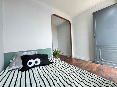 Two bedrooms - two full interior toilets - normally exhausted.