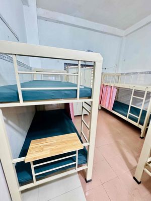 The new boarding room was built near the commercial university - only 50 M walking