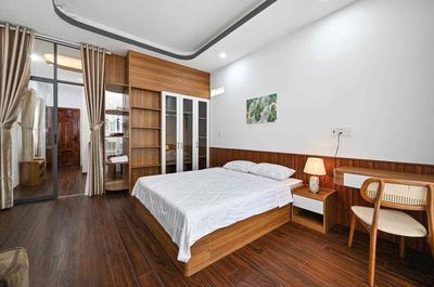 Rent in a cool, clear, full window at Cô Bắc, full of furniture.