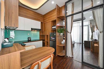 Rent in a cool, clear, full window at Cô Bắc, full of furniture.