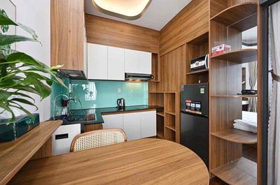 Rent in a cool, clear, full window at Cô Bắc, full of furniture.