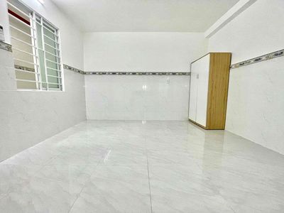 Find 2 female friends in the compound - near the queries of Gò Vấp