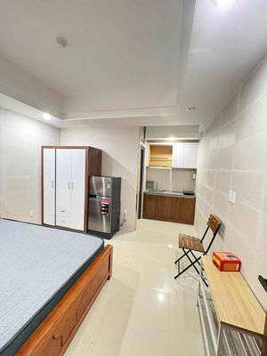 Rent studio full interior as large as the building next to pmh District 7