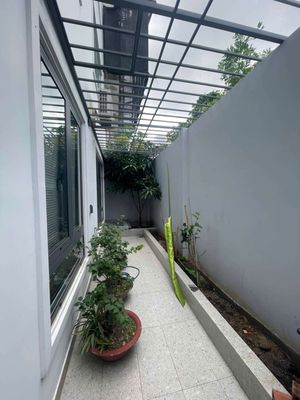 Rent a nice house in the District of two, four stories, area of eight by 20 meters, elevator.