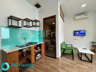 Rent a balcony apartment full of third county furniture near my park.