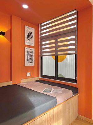 Rent a studio full of furniture with windows 800 meters from the department store.