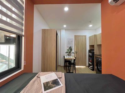 Rent a studio full of furniture with windows 800 meters from the department store.