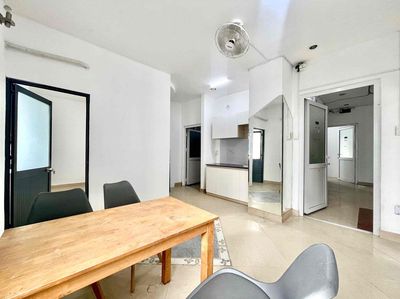 Rent two bedrooms. One bedroom. One bathroom. It's 50 meters wide.