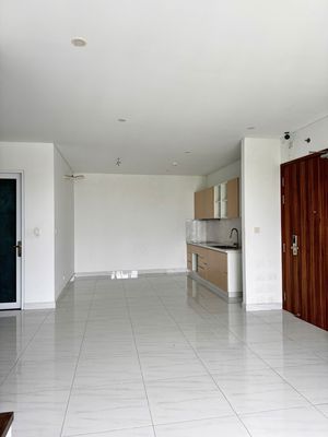 Rent the corner of the three bedrooms with curtains for 12 million a month.