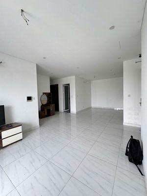 Rent the corner of the three bedrooms with curtains for 12 million a month.