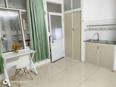 He's renting in his room at 236 Điện Biên Phủ, he's looking at 3.5 million, 3.7 million, 4 million.