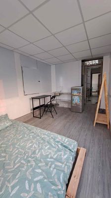 The boarding room is located at the University of the Constitution in a convenient way.