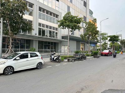 Rents for Rs 44, EMart Phan Huyang, 68 meters2, only 15 million.