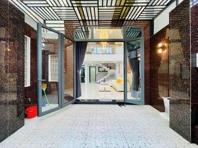 Rent the entire corner of the alley with the bedroom under the ground.