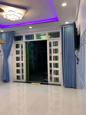 The owner-- house 410-- 3 bedrooms-- 3 air machines-- 1.6 million a month!