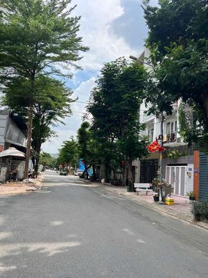 Rent a Saigon building, coop on Lê Đức Thọ.
