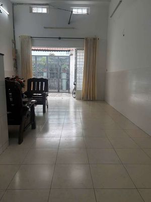 Three bedrooms, two toilets. It's a big yard. Gò Vấp